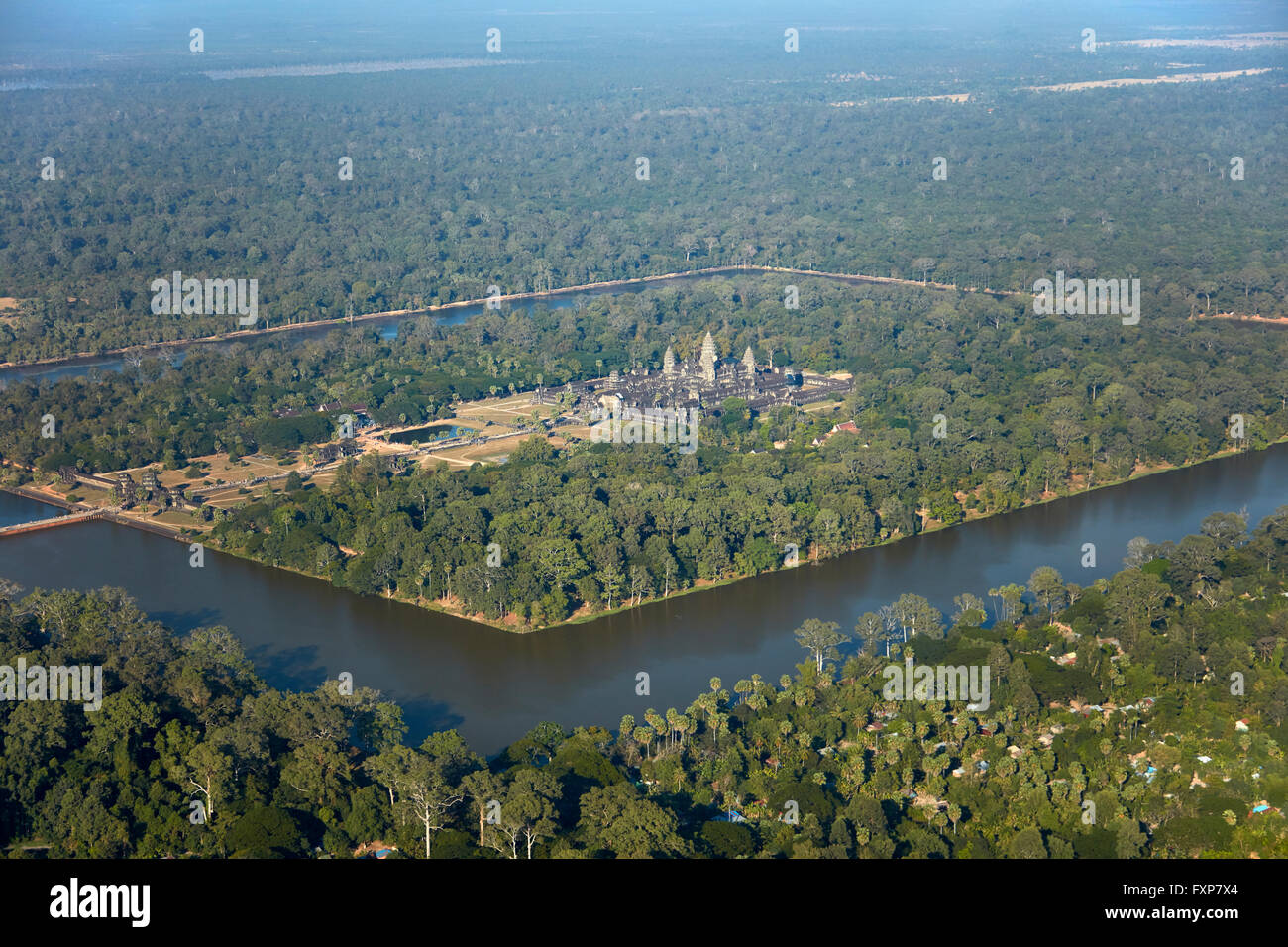 Wassergraben Sie um UNESCO-Weltkulturerbe, Siem Reap, Angkor Wat, Kambodscha - Antenne Stockfoto