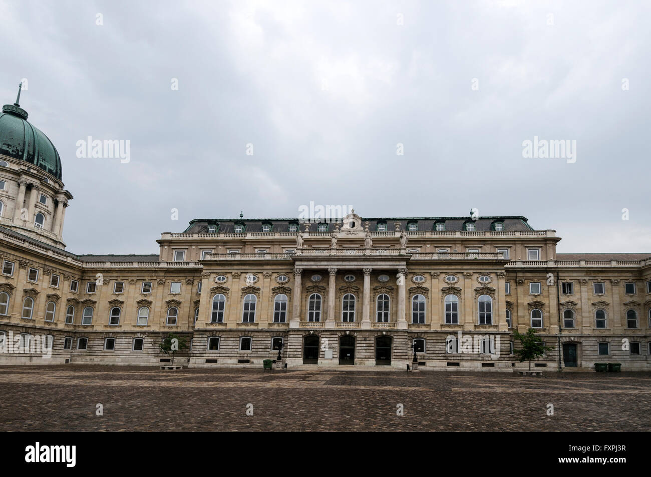 Die Ungarische Nationalgalerie (ehemaliger Königspalast) auf dem Budaer Burgberg in Budapest, Ungarn. Die National Gallery ist ein nationales Kunstmuseum Stockfoto