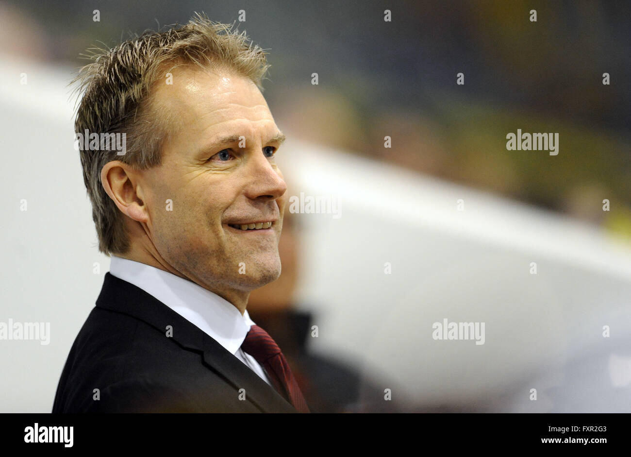 Deutschlands Assistenztrainer Geoff Ward im Bild während der international Ice Hockey freundlich zwischen Deutschland und Schweden in Landshut, Deutschland, 17. April 2016. Foto: ANDREAS GEBERT/dpa Stockfoto