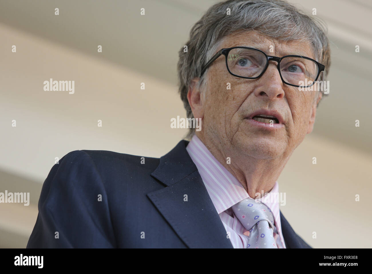 Washington, DC, USA. 17. April 2016. Bill Gates, Co-Chair der Bill & Melinda Gates Foundation und führender Forscher und Ökonomen in den Bereichen Ernährung und Entwicklung Einführung der allerersten Investitionsrahmen für Ernährung und dringender Aufruf zur Aktion zur Bekämpfung der Unterernährung. Bildnachweis: Oliver Contreras/ZUMA Draht/Alamy Live-Nachrichten Stockfoto