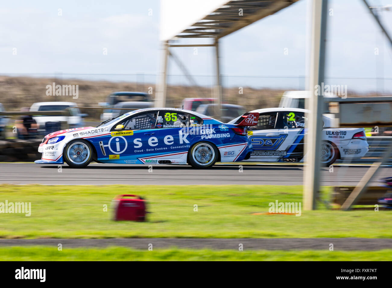 Phillip Island, Australien. 17. April 2016. Dunlop-Serie Rennwagen verlassen drehen 6 auf Phillip Island. Bildnachweis: David Hewison/Alamy Live-Nachrichten Stockfoto