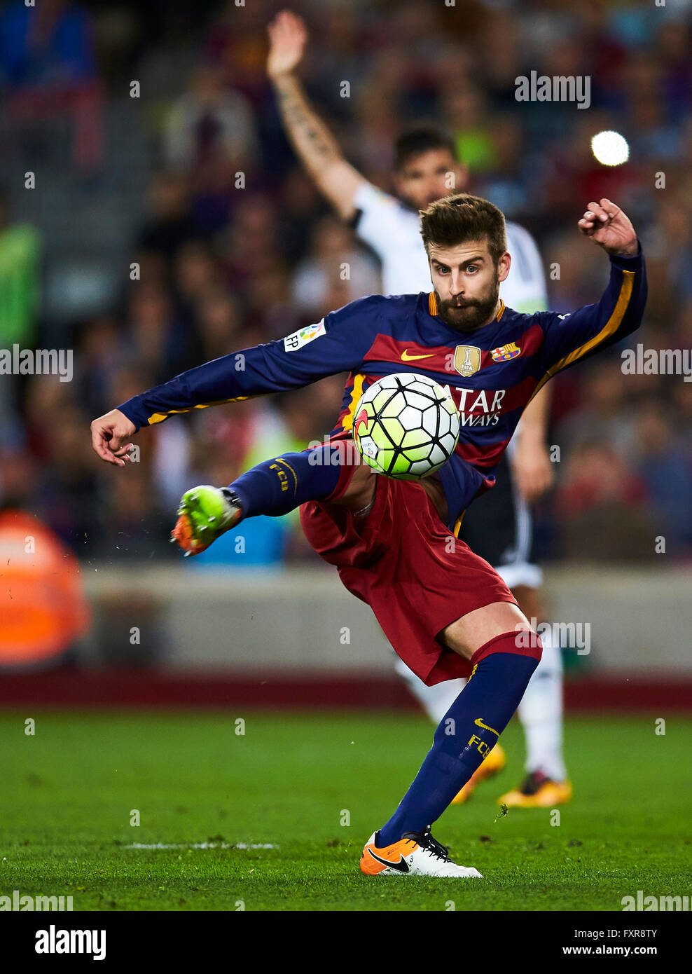 Gerard Pique (FC Barcelona), während La Liga Fußballspiel zwischen FC Barcelona und Valencia CF, im Camp Nou in Barcelona, Spanien, Sonntag, 17. April 2016. Foto: S.Lau Stockfoto