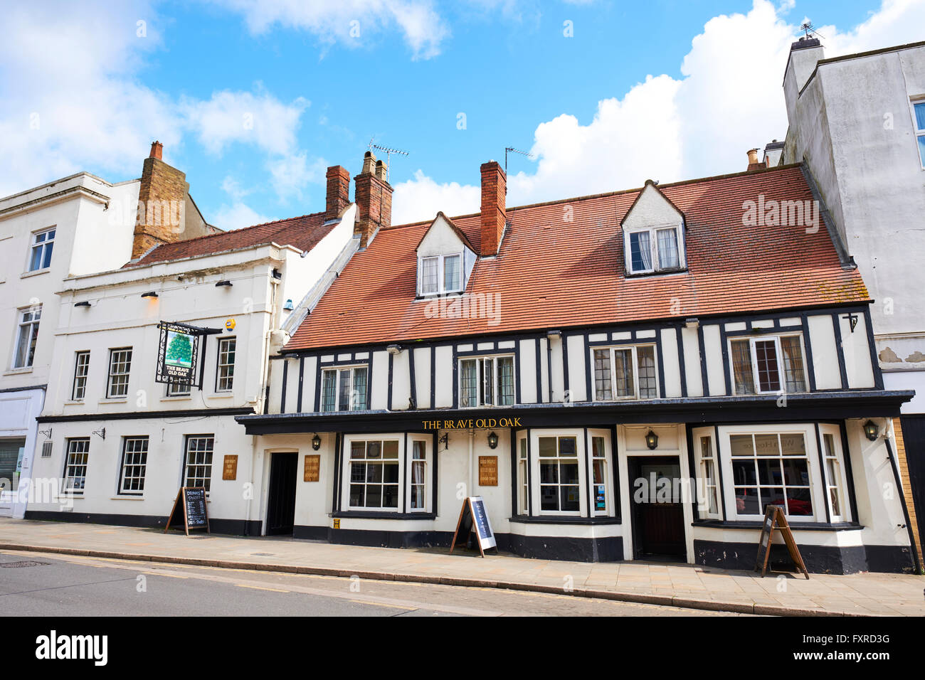 Tapfere alte Eiche Gasthaus Watling Street Towcester Northamptonshire UK Stockfoto