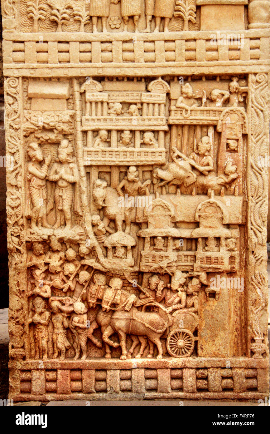 Carven auf Säule, die das Leben des Buddha in der Stupa in Sanchi, in der Nähe von Bhopal, Madhya Pradesh, Indien, Asien Stockfoto