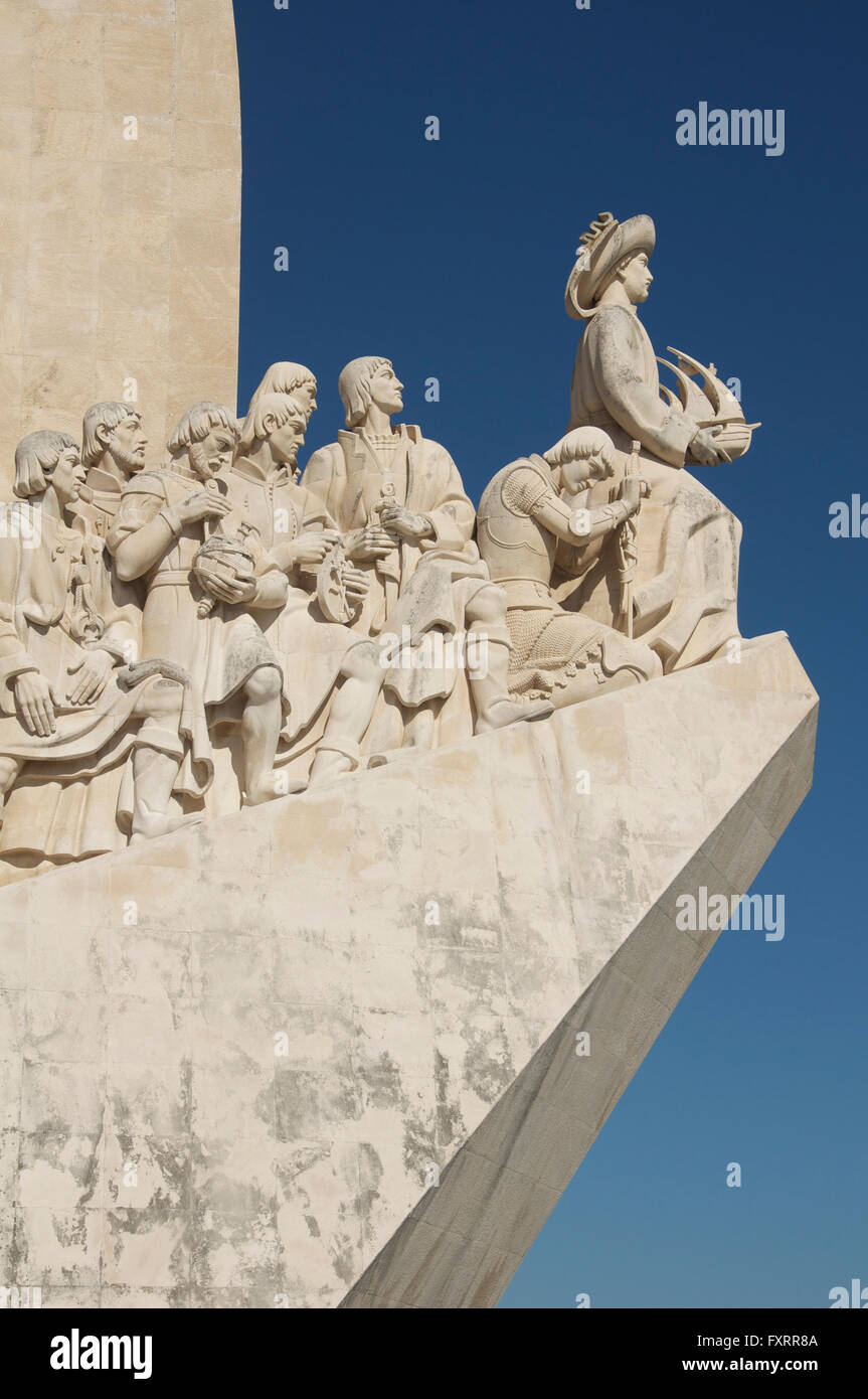 Denkmäler. Das Denkmal der Entdeckungen in Belém feiert die großen Helden der portugiesischen Zeitalter der Erforschung und Entdeckung. Lissabon, Portugal. Stockfoto