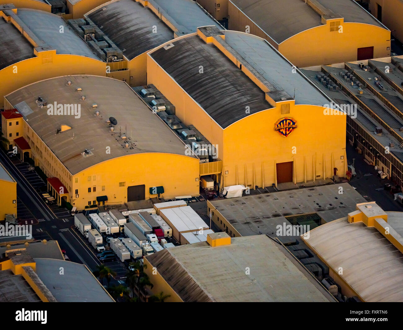 Luftaufnahme, Warner Bros.-Studios, Studio City, San Fernando Valley, Los Angeles, Los Angeles County, Kalifornien, USA, Stockfoto