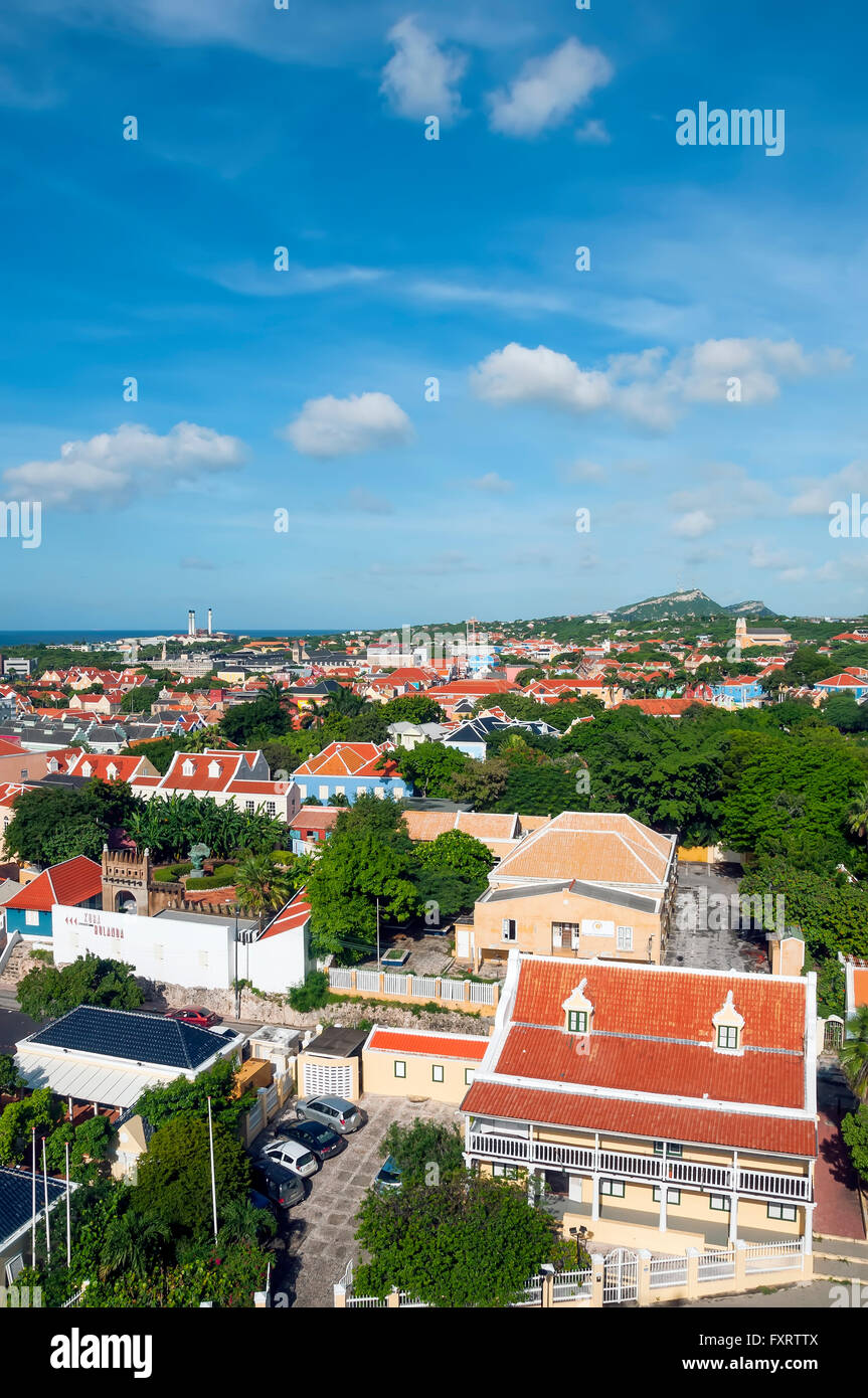 Blick hinunter auf historische niederländische Gebäude Otrobanda Willemstad Curacao Stockfoto