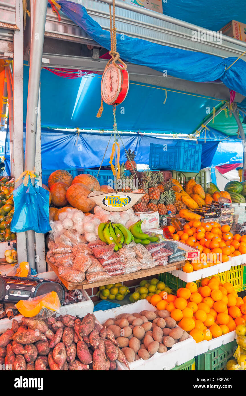 Schwimmenden Markt bestückt mit Produkten und Obst aus Venezuela, Willemstad Curacao Stockfoto