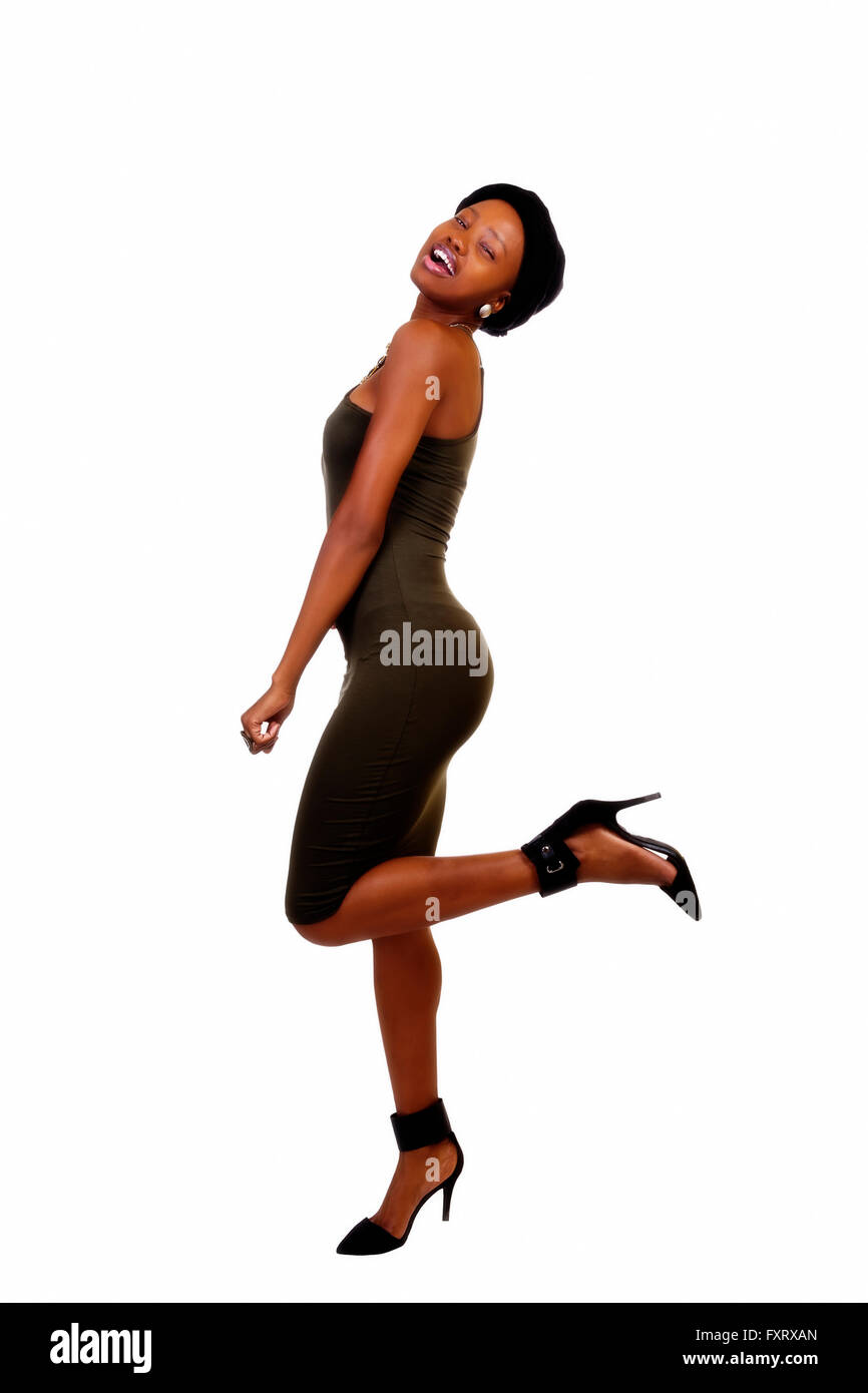 Attraktive dünn schwarze Frau im grünen Kleid Stockfoto