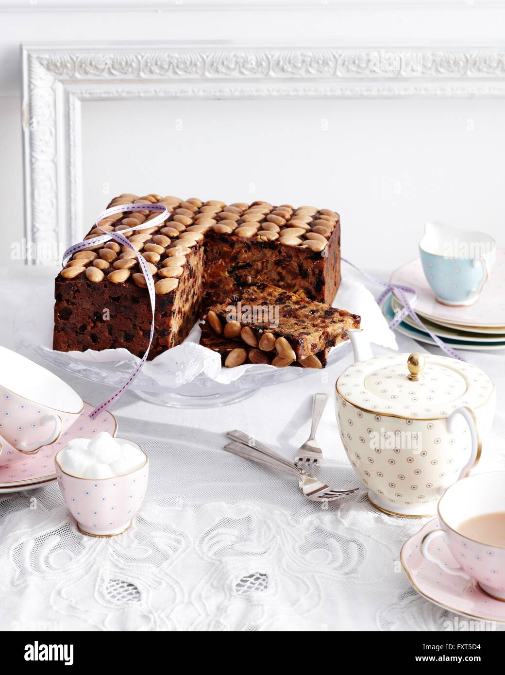 Gran Marnier Obstkuchen auf traditionelle Tee-Tisch Stockfoto