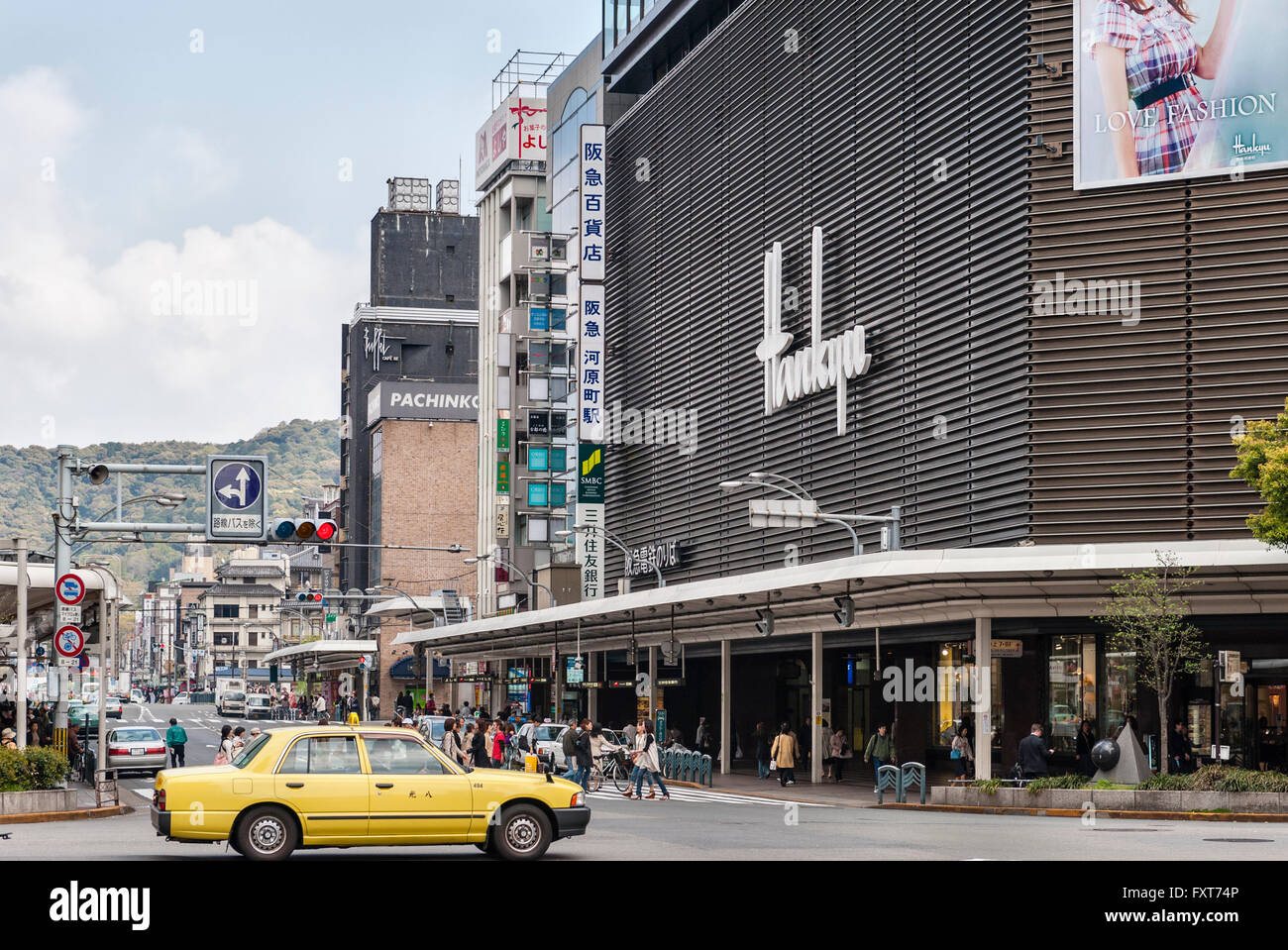 Kyoto, Japan. Stadtzentrum mit Hankyu Kaufhaus Stockfoto