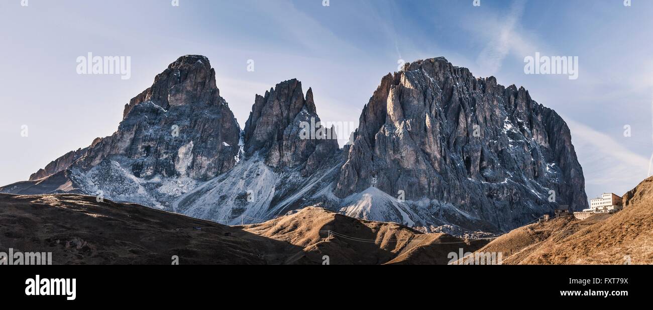 Panorama der Berglandschaft und schroffen Felsformationen, Dolomiten, Italien Stockfoto