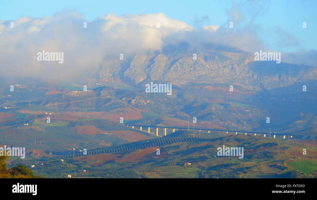 Weiße Wolken über Guadalhorce Valley Andalusien Spanien Stockfoto