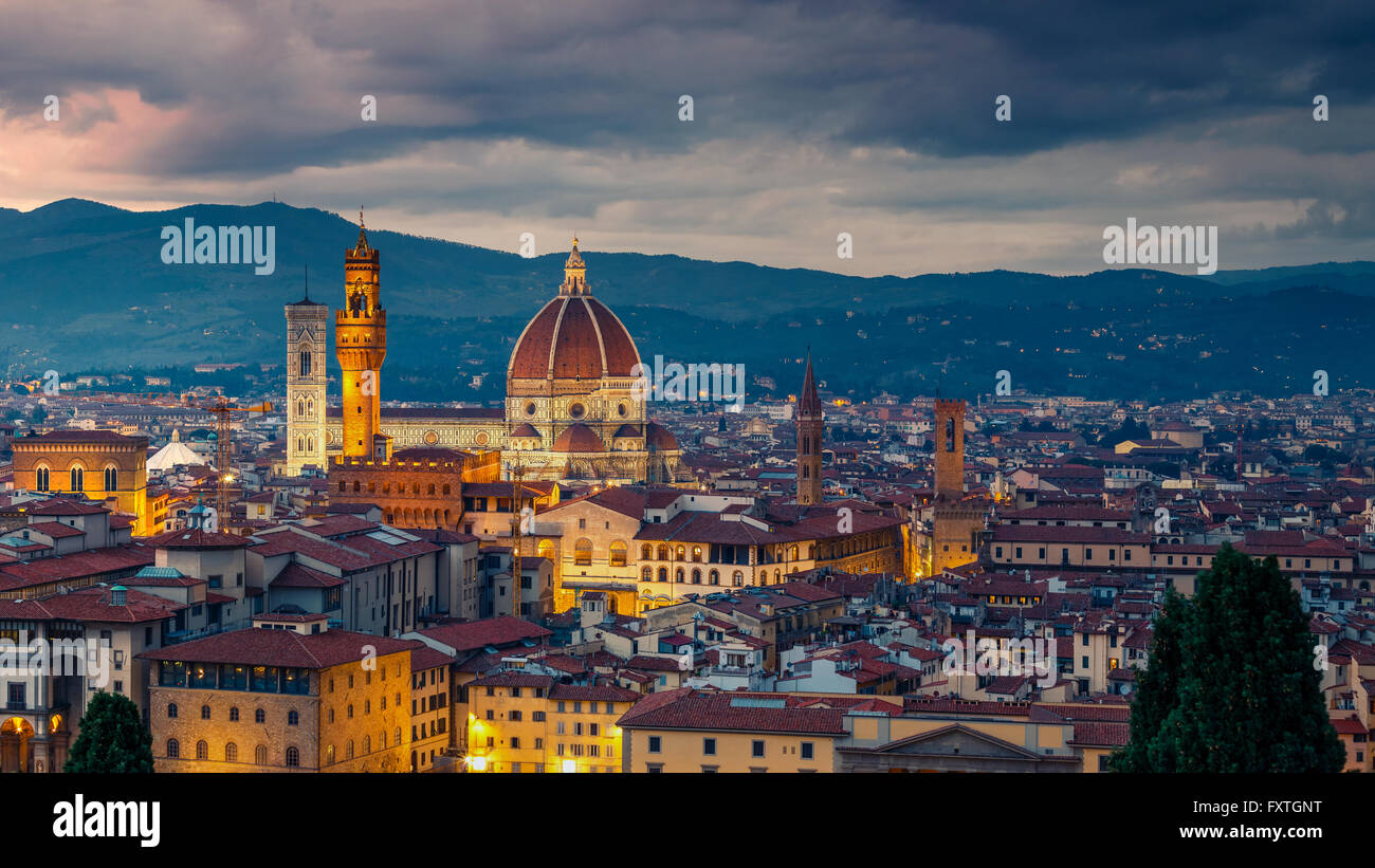 Florenz bei Nacht Stockfoto