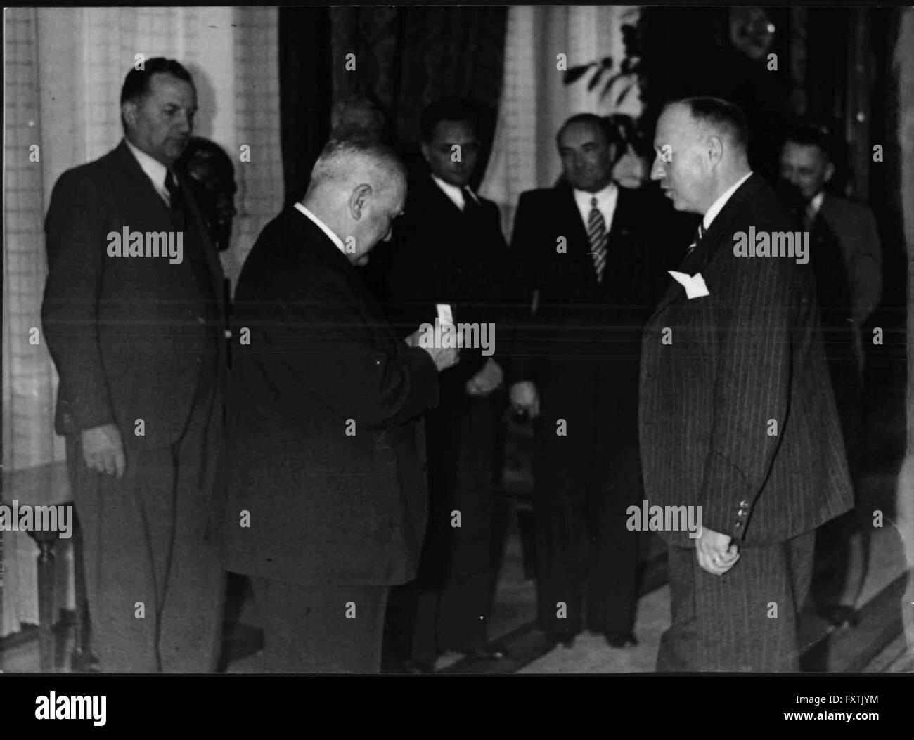Franz Lehar Erhält Den Ehrenring der Stadt Wien Stockfotografie Alamy