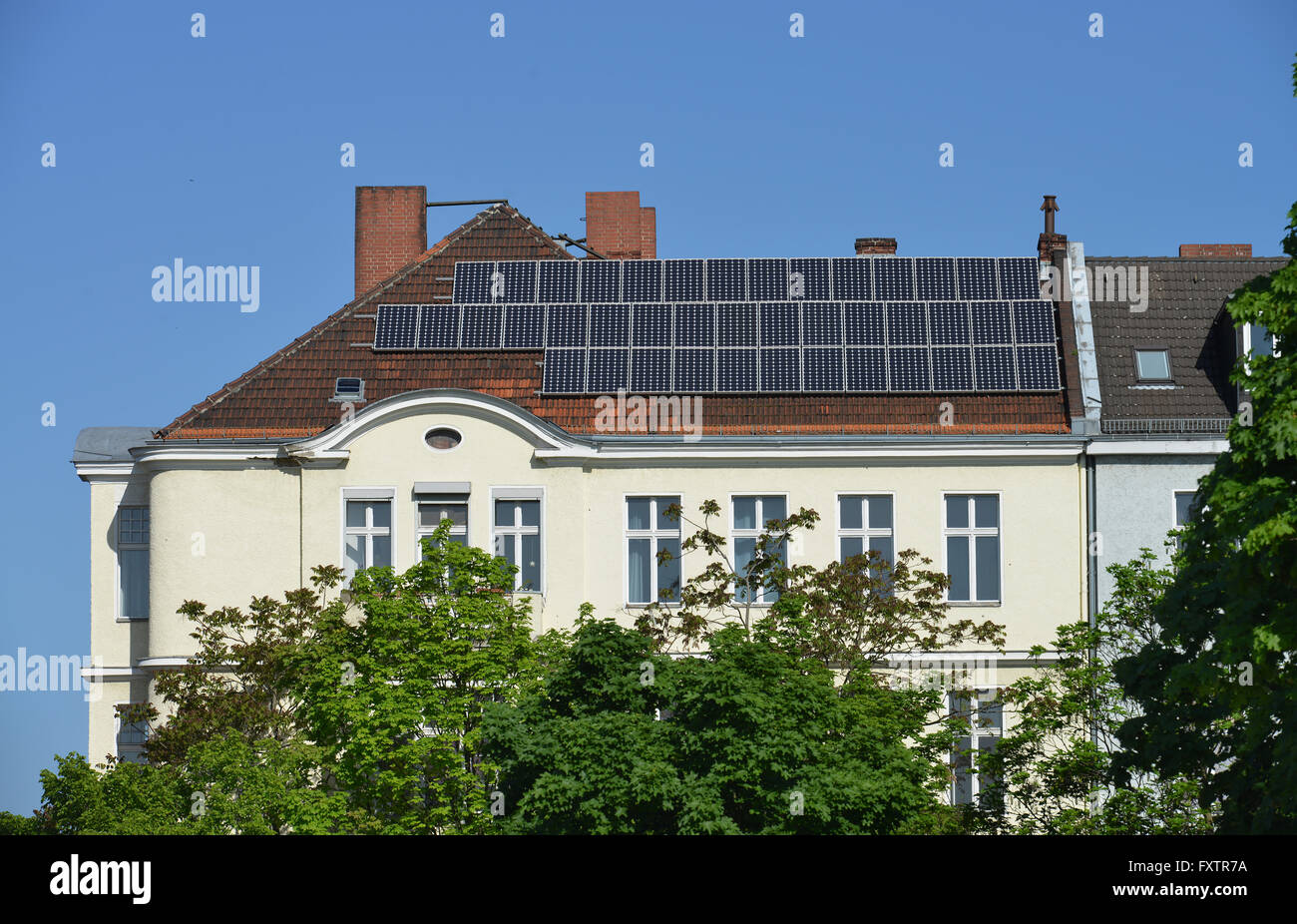 Solardach, Altbau, Fregestraße, Steglitz, Berlin, Deutschland Stockfoto