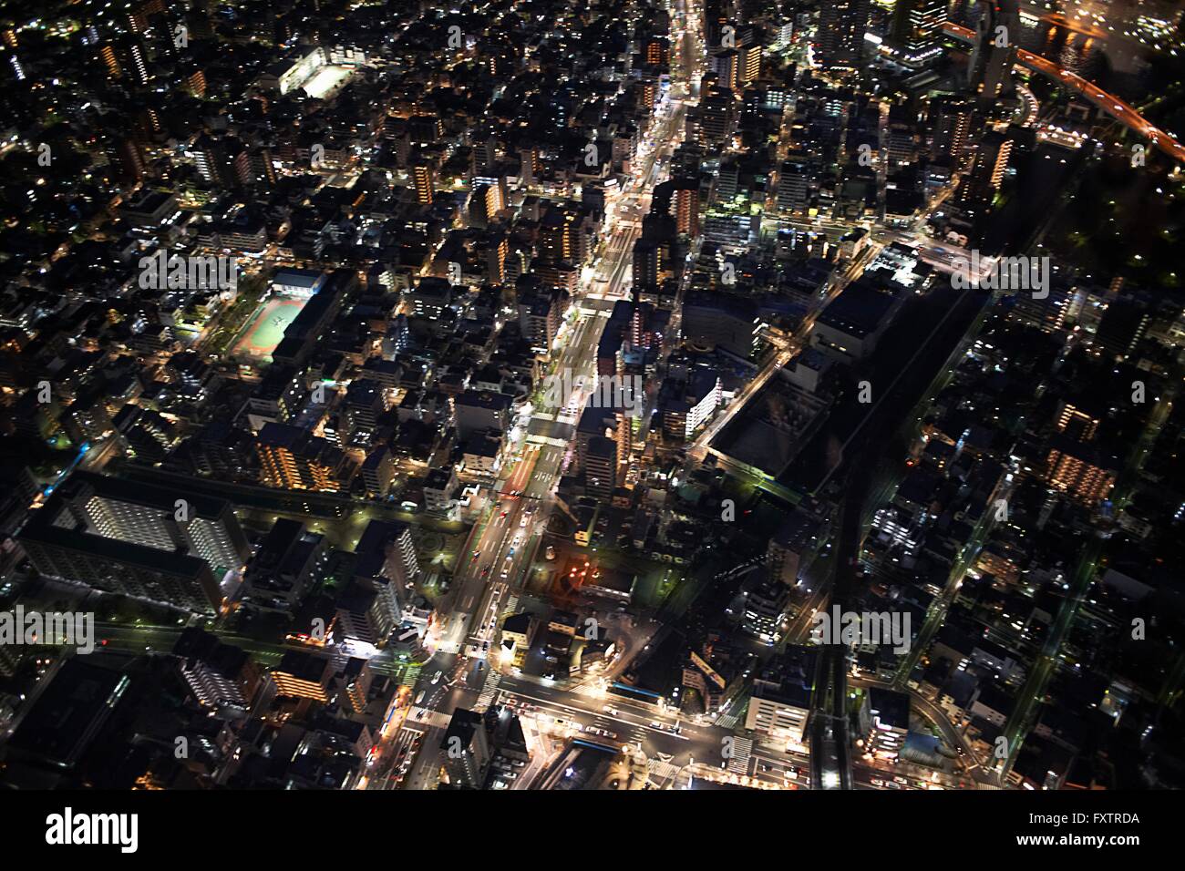 Hohen Winkel Stadtbild und Autobahnen in der Nacht, Tokyo, Japan Stockfoto