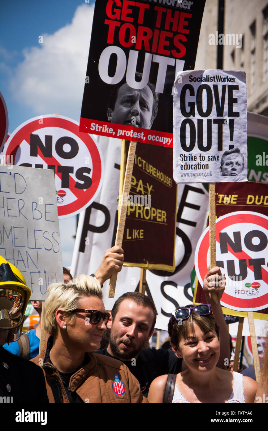 Caroline Lucas MP bei Volksversammlung März / rally "No mehr Sparmaßnahmen" 21. Juni 2014 London Stockfoto