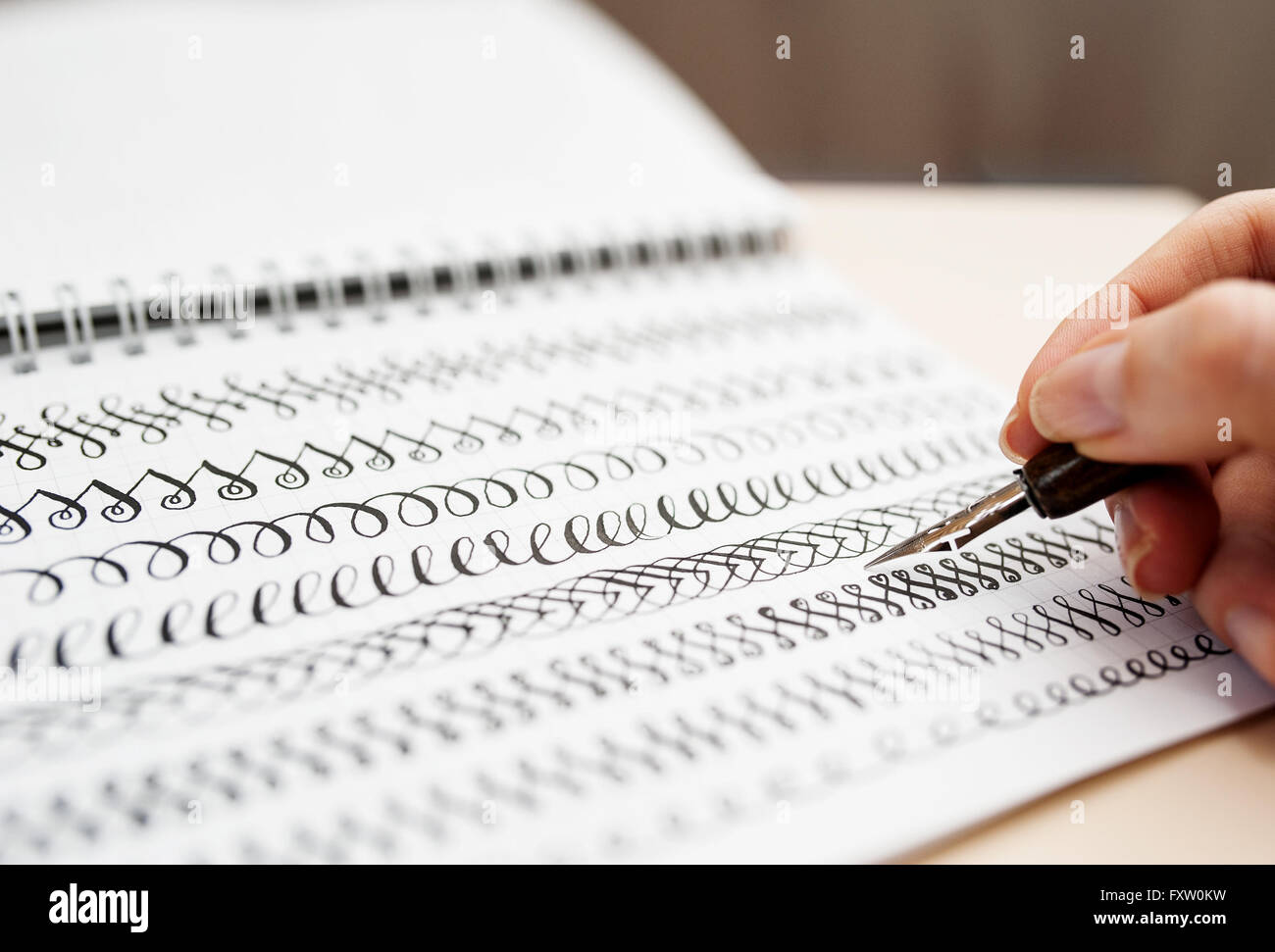 abstrakte kalligraphische Figuren hand Zeichnung Spitzen Stift Stockfoto