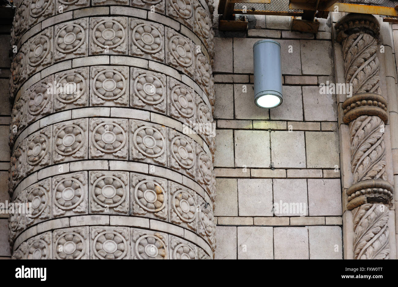 Element der klassischen architektonischen Muster alte Mauer mit Säule Stockfoto