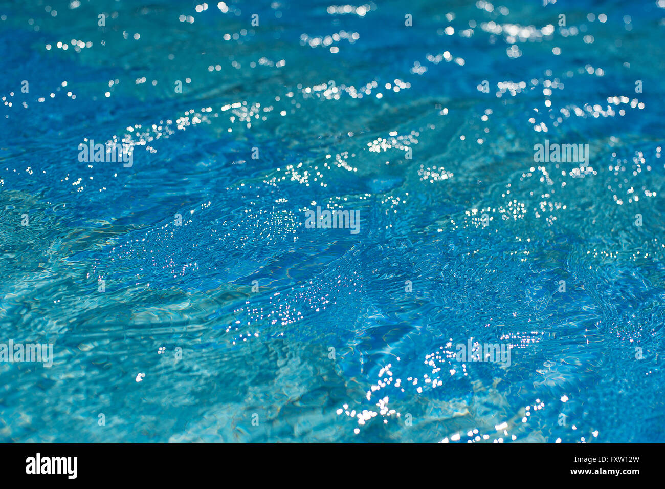 Muster-Wasser-Textur in einem Schwimmbad Stockfoto