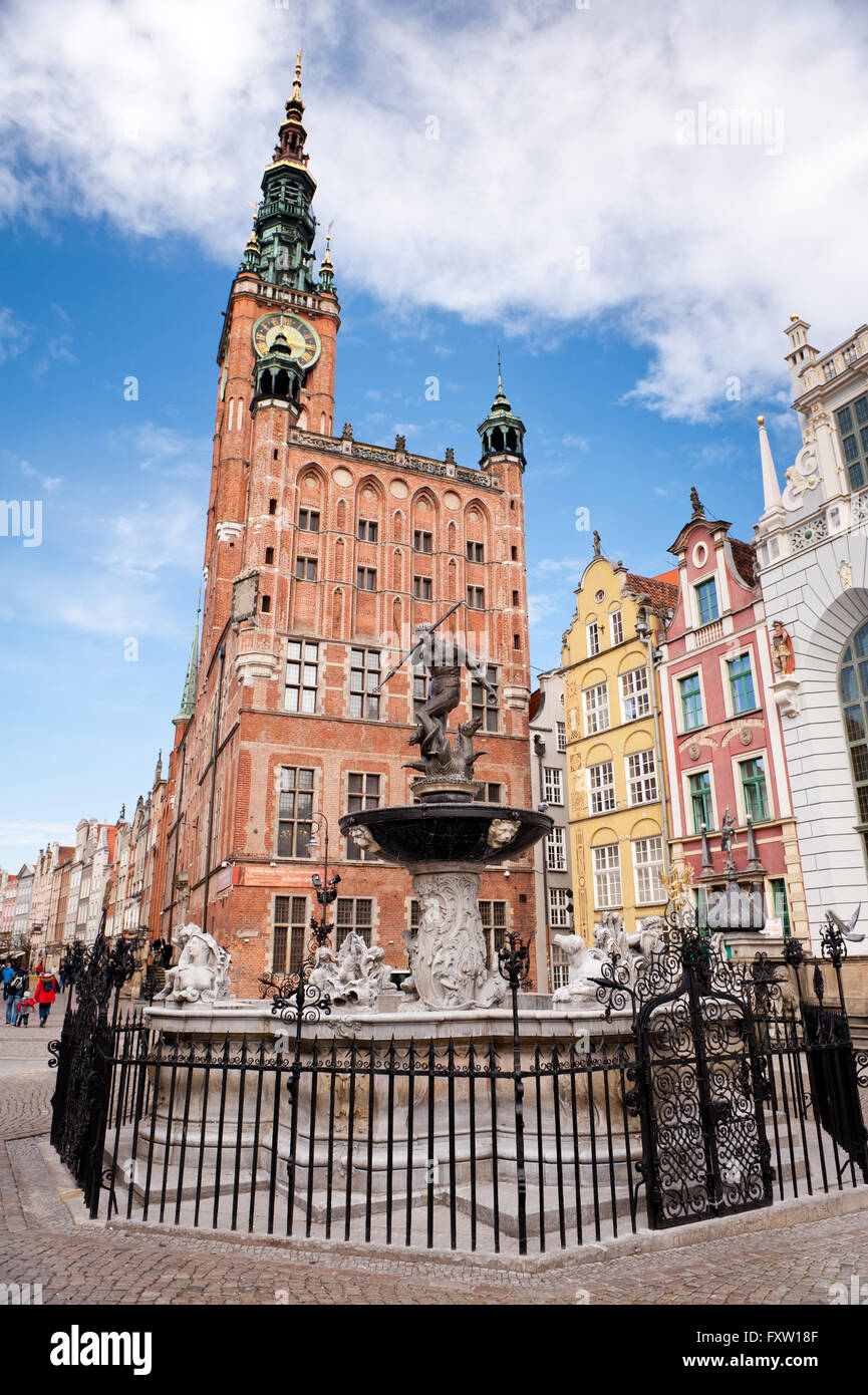 Neptunes Brunnen weiten Blick auf dem langen Markt, Fontanna Neptuna in Danzig Dlugi Targ Straße, das Main-Rathaus. Stockfoto