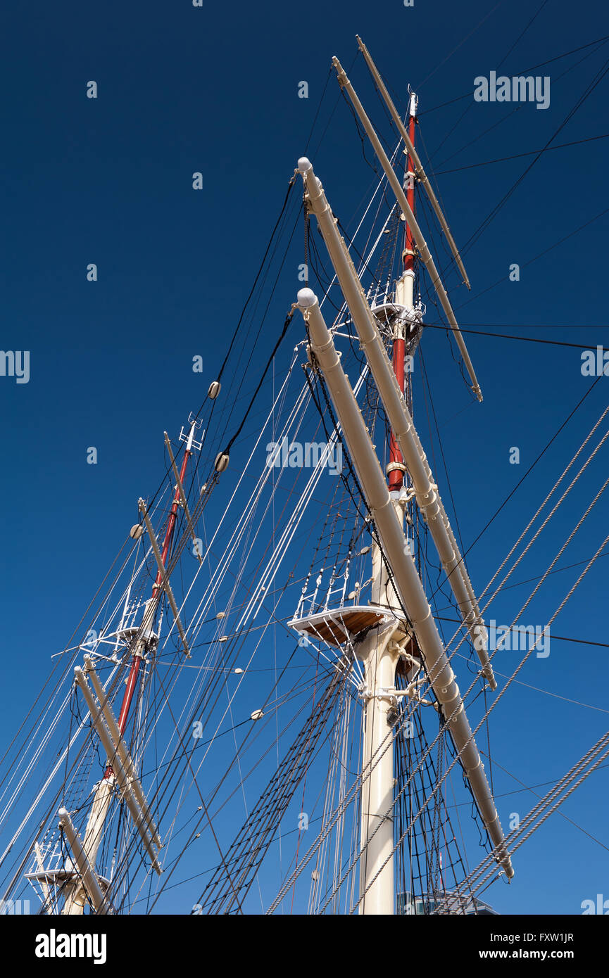 Dar Pomorza Mast des Schiffes mit Krähennest in Gdynia, Polen, Europa, Ostsee, legendären The White Fregatte polnischen Segeln Stockfoto