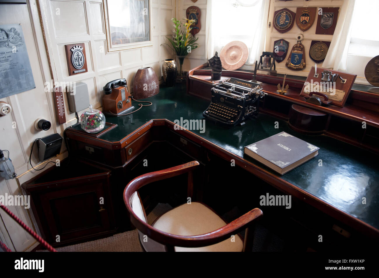 Kommandanten-Hütte im Innenraum auf dem Segelschiff in Gdynia, Polen, Europa, legendären The White Fregatte Dar Pomorza Schiff Stockfoto