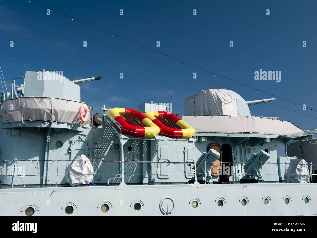 Błyskawica Schiff Rettungsboote in Gdynia, Polen, Europa, Ostsee, ORP Błyskawica Kriegsschiff vertäut am Kai, außen Stockfoto