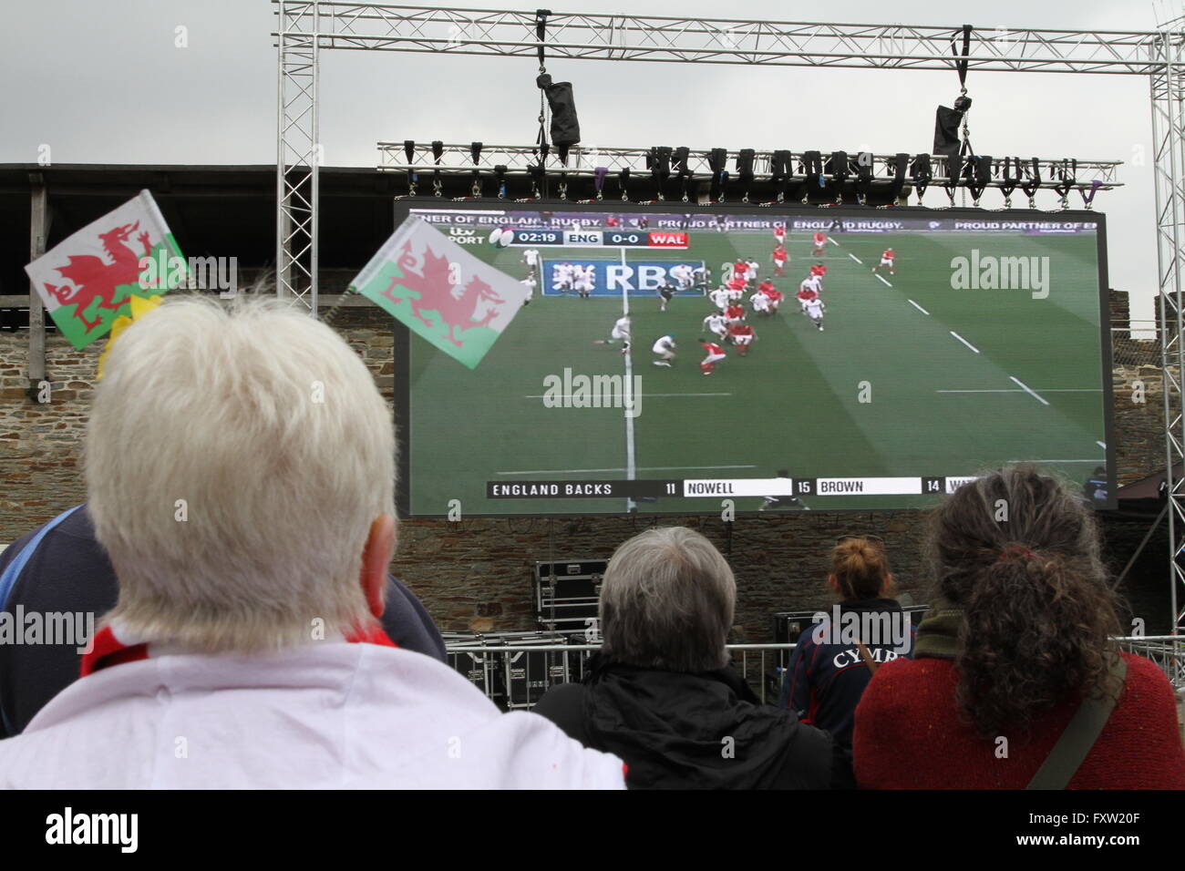 Caerphilly Castle, wales V England für große sechs Nationen Spiel angezeigt wird Stockfoto