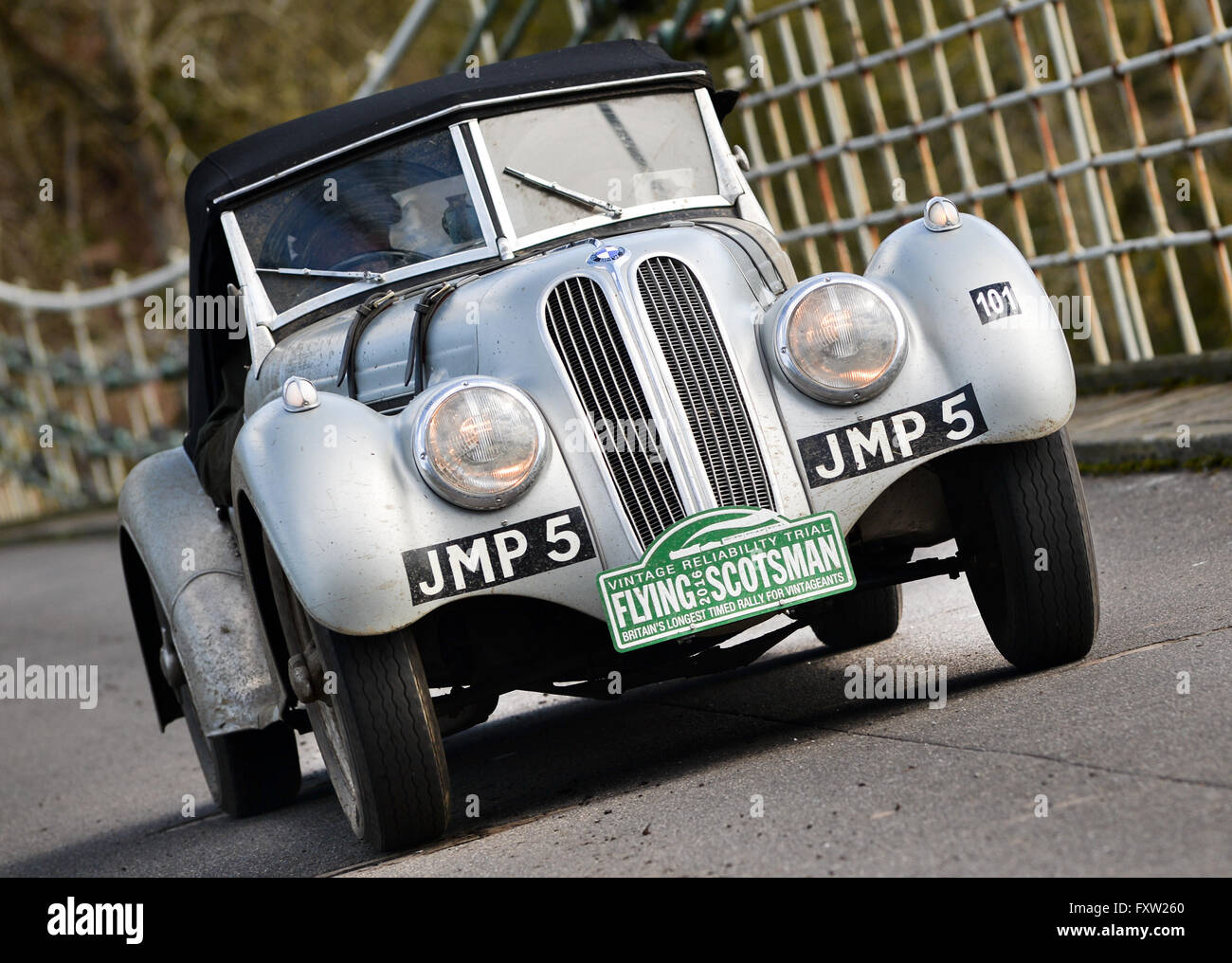 Der 8. Flying Scotsman Rallye der Union Kettenbrücke, Horncliffe, Northumberland der schottischen Grenze überqueren. Stockfoto