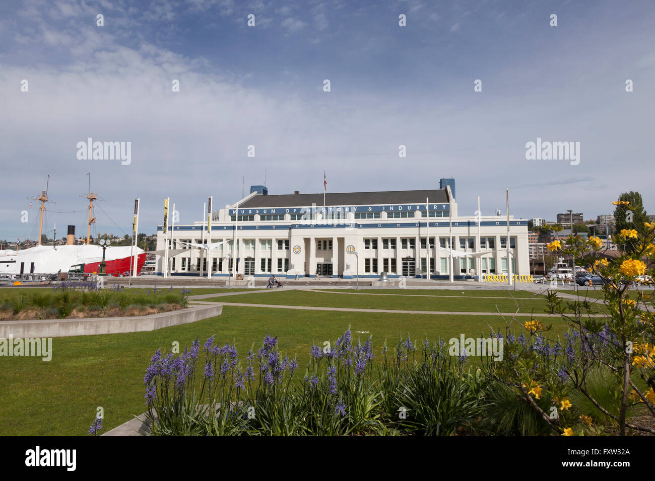 Seattle, Washington: The Museum of History & Industry und Lake Union Park im Frühjahr blühen. Stockfoto