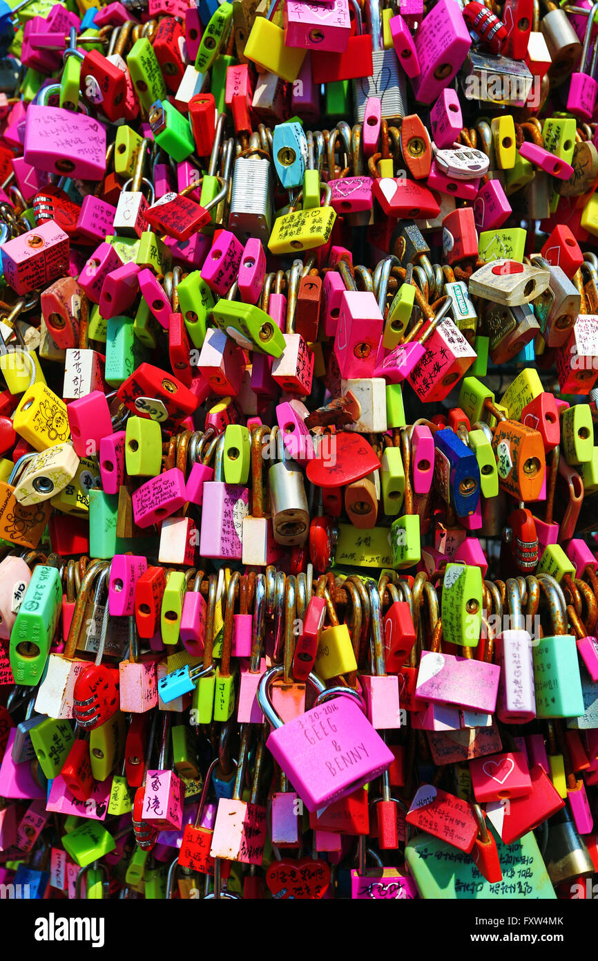 Schlösser der Liebe Vorhängeschlösser an N Seoul Tower, Namsan in Seoul, Korea Stockfoto