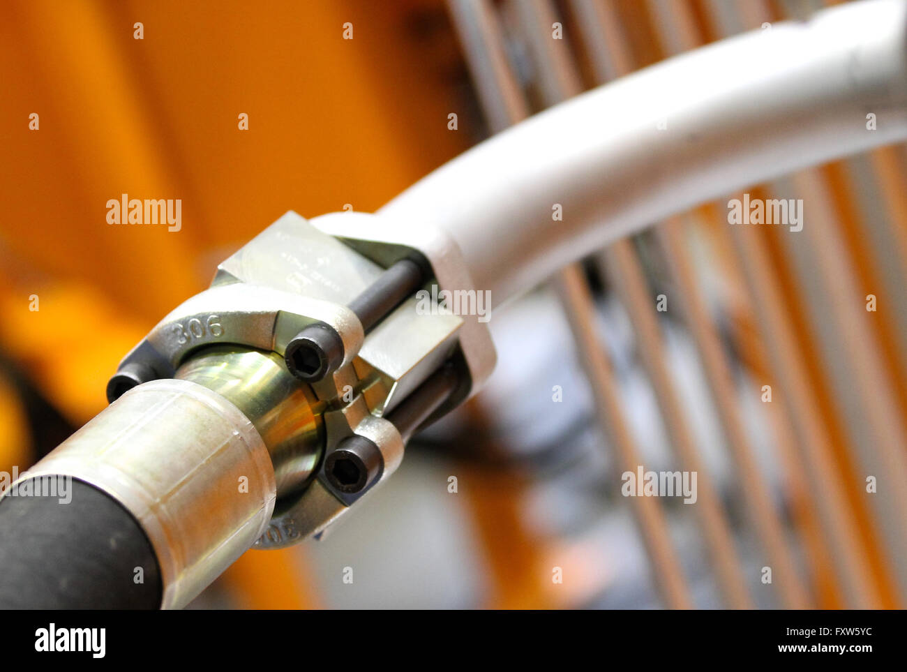 Elemente der Rohrleitungen Verbindungen Hydraulik und Pneumatik Stockfoto