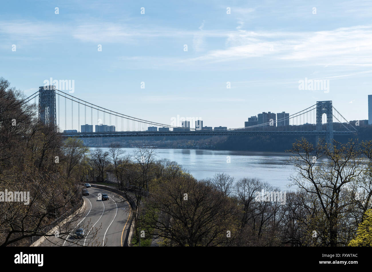 Blick vom Fort Tryon Park über den Hudson River und Henry Hudson Parkway in Richtung der George-Washington-Brücke und New Jersey Stockfoto
