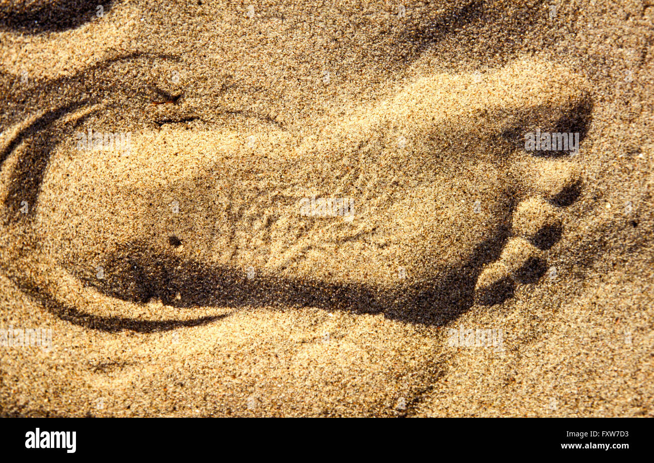 Optische Täuschung - Fußabdruck im sand Stockfoto