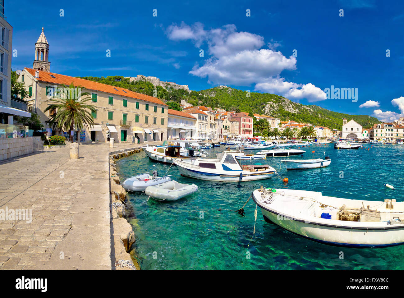 Malerische Küste der Stadt Hvar, Dalmatien, Kroatien Stockfoto