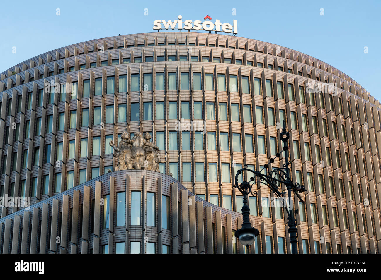 Fassade des Berlin Swissotel entworfen von Gerkan Marg & Partner, Charlottenburg, Berlin, Deutschland Stockfoto