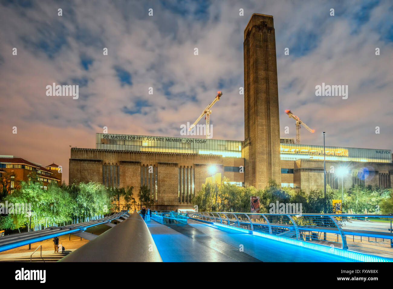 Tate Modern Art Gallery in London, Millennium Bridge, Lodnon, UK Stockfoto