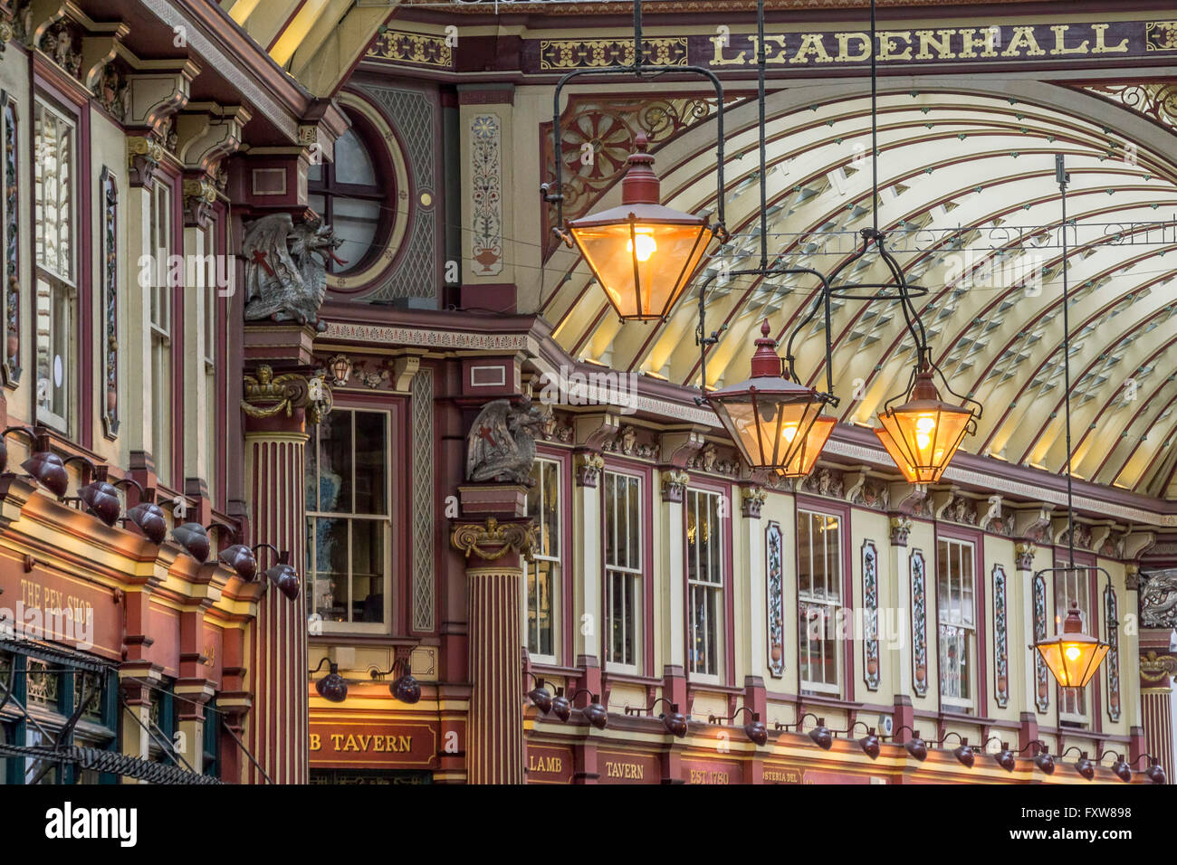 Leadenhall Market, Lampe Tavern Pub, Atrium, London, Stockfoto