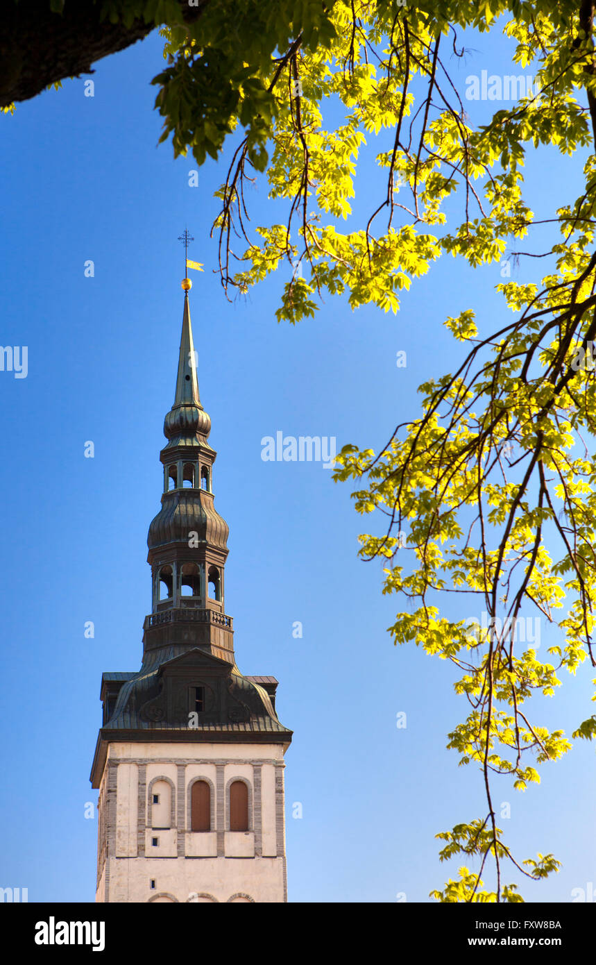 Blick auf St.-Nikolaus Kirche (Niguliste). Altstadt, Tallinn, Estland Stockfoto