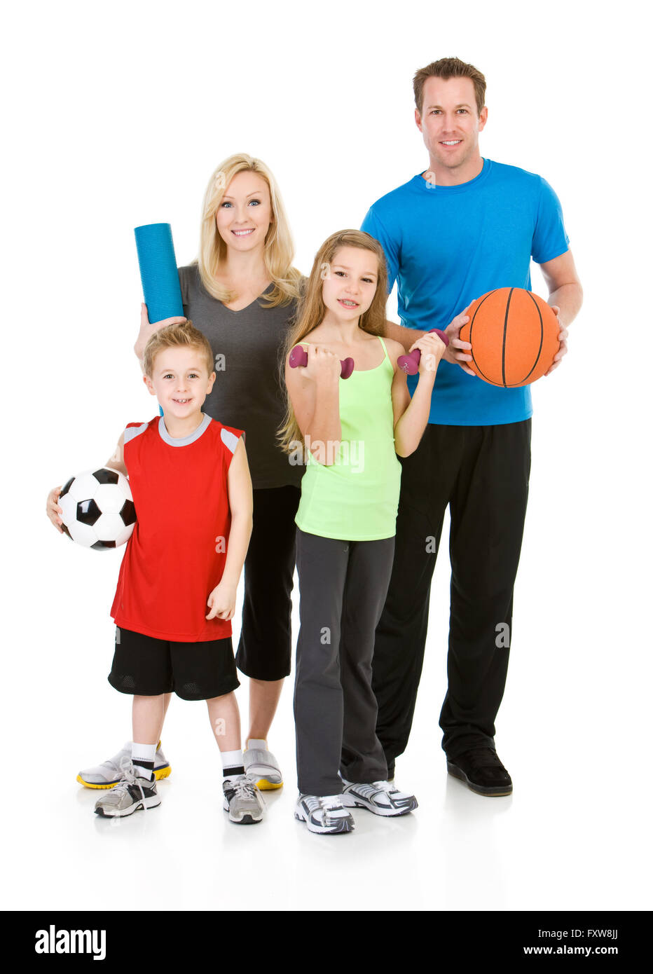 Auf weiße Serie von einem kaukasischen Kernfamilie in Freizeitkleidung und Fitnesskleidung isoliert.  Mama, Papa, Bruder und Schwester. Stockfoto