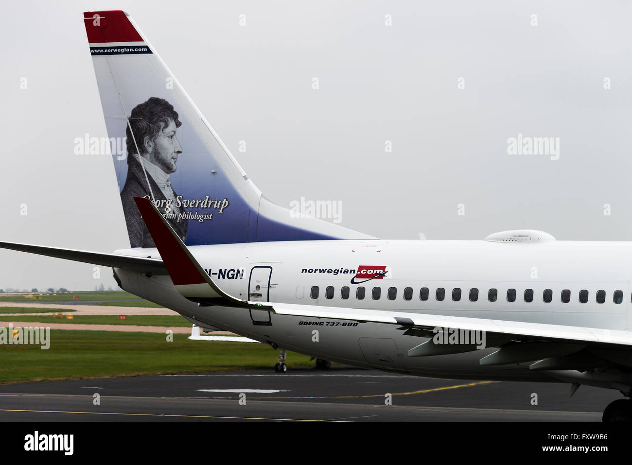 Norwegian Air Shuttle Boeing 737-8JP(WL) Airliner LN-NGN Rollen an Manchester Flughafen England Vereinigtes Königreich UK Stockfoto