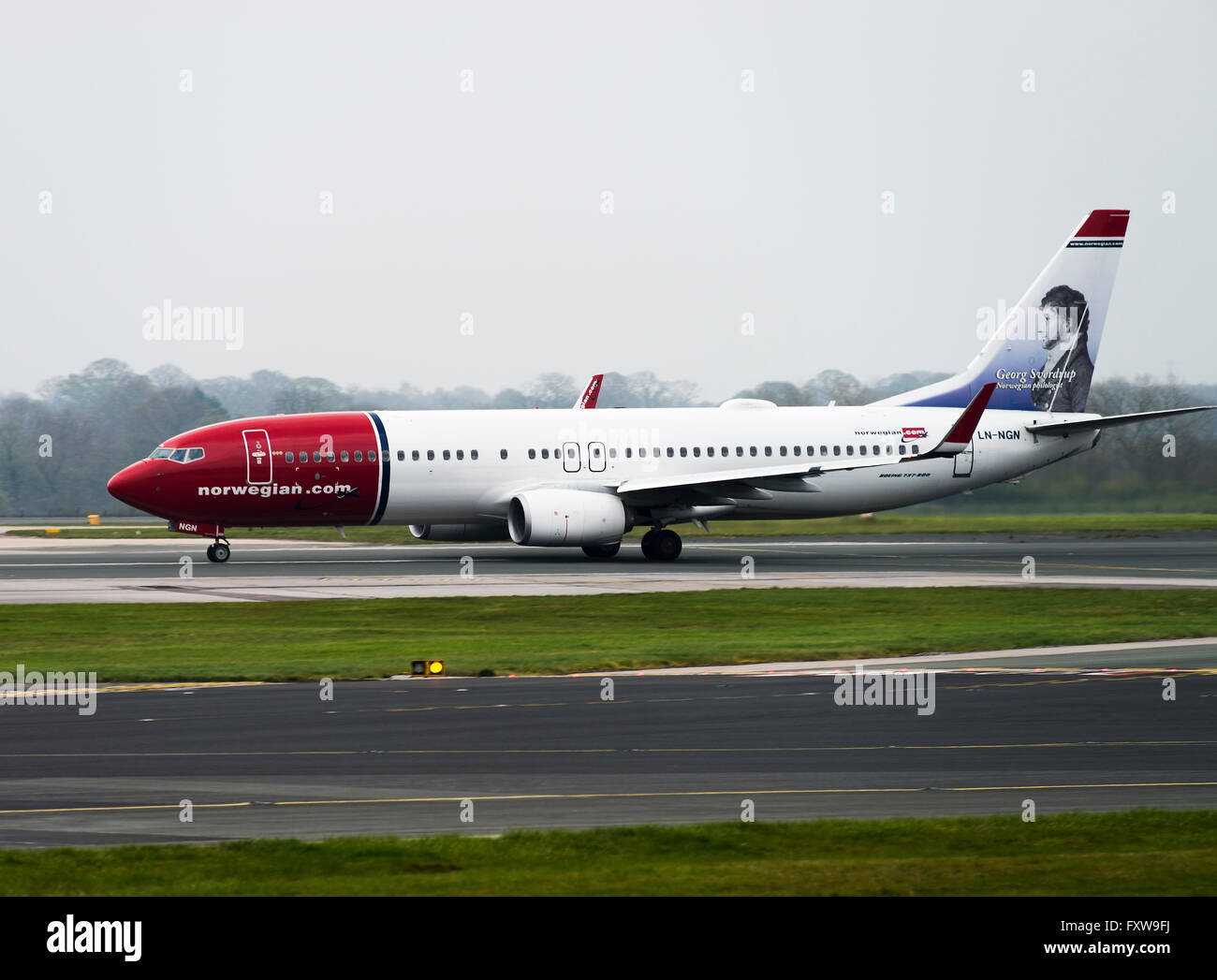 Norwegian Air Shuttle Boeing 737-8JP(WL) Airliner LN-NGN dem Start am Flughafen Manchester-England-Großbritannien Stockfoto