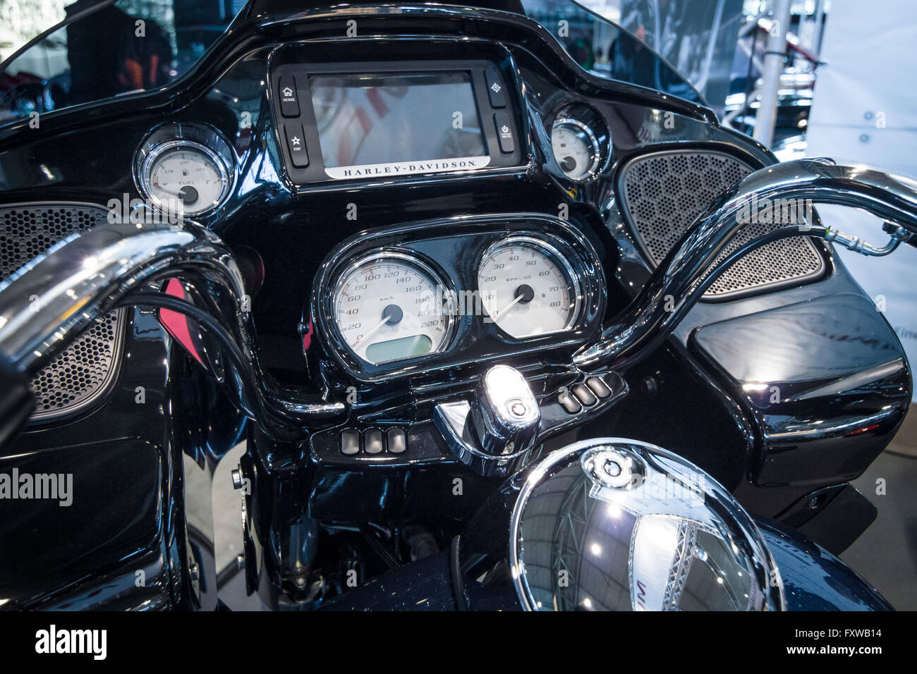 Auf dem Armaturenbrett eines Motorrades Harley-Davidson Road Glide, 2016. Stockfoto