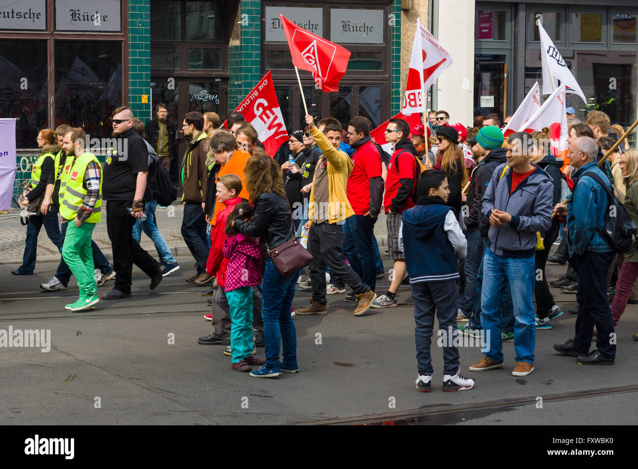 BERLIN - 1. Mai 2015: Mitglieder der Gewerkschaften, Arbeitnehmer und Arbeitnehmer bei der Demonstration anlässlich des Tag der Arbeit Stockfoto