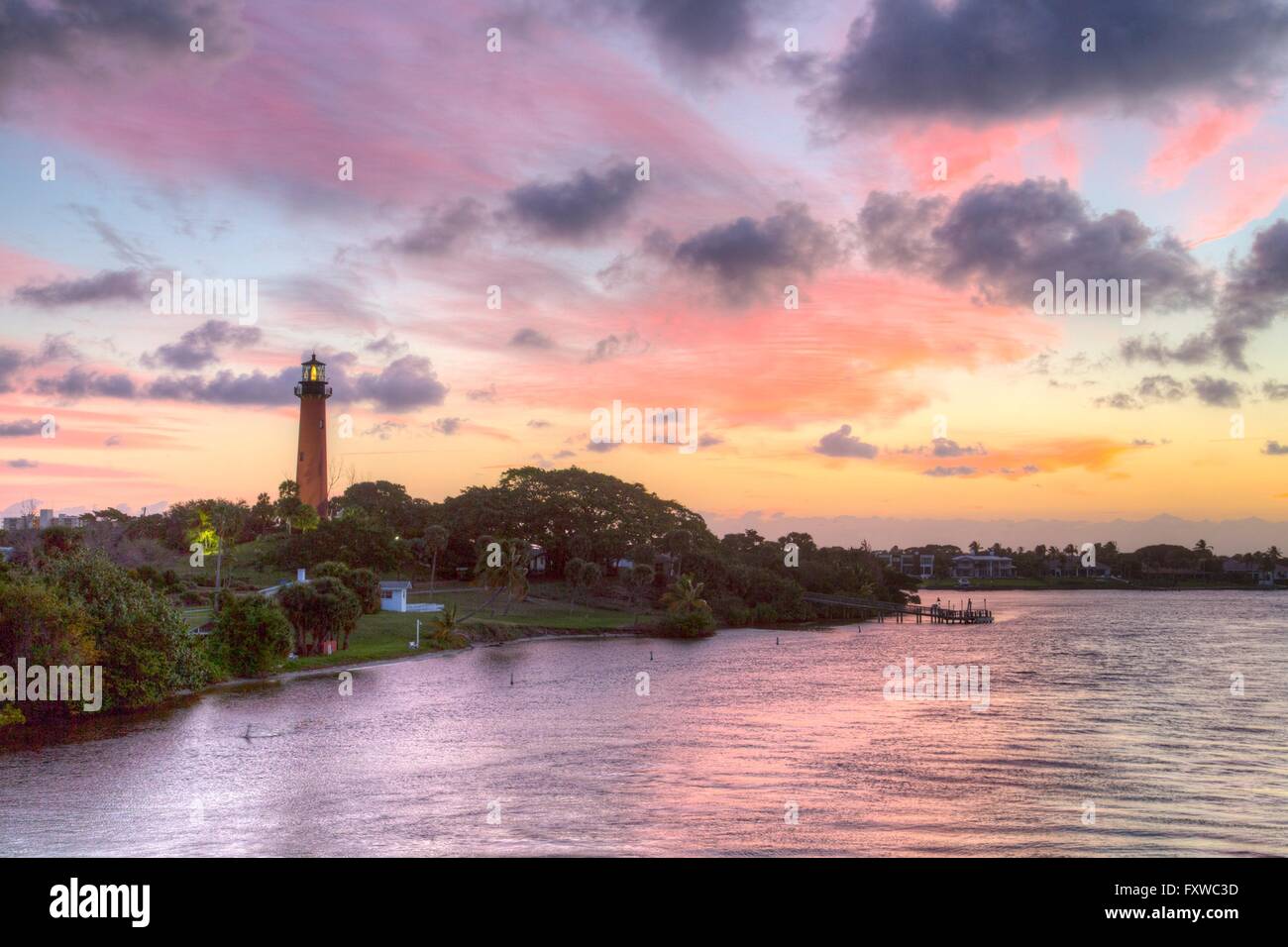 Jupiter Inlet Leuchtturm bei Sonnenuntergang entlang der Loxahatchee River und Indian River Lagune in Jupiter, Florida. Stockfoto