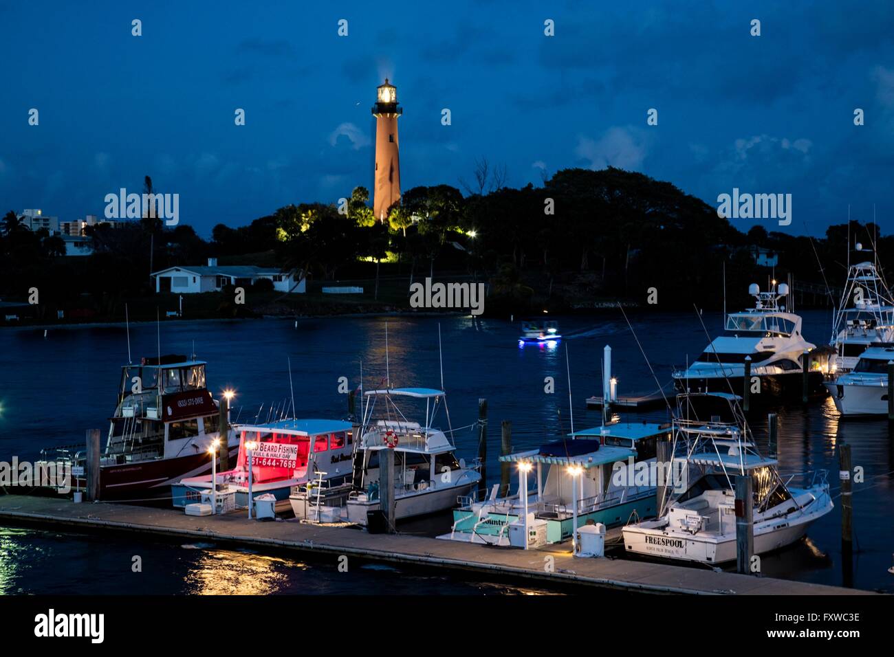 Jupiter Inlet Leuchtturm in der Dämmerung entlang der Loxahatchee River und der Indian River Lagune in Jupiter, Florida. Stockfoto