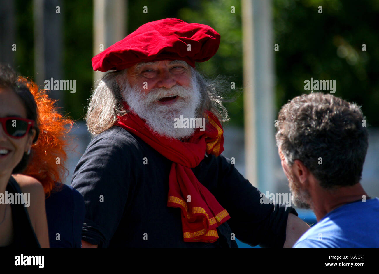 Mann mit rotem Hut & grauen Bart Venedig VENEZIA Italien 1. August 2014 Stockfoto