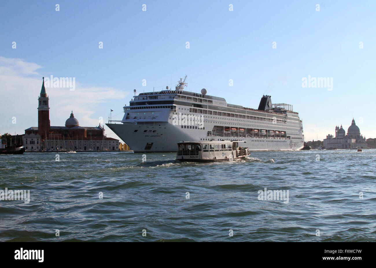 MSC ARMONIA LINER & SAN GIORGIO MAGGIORE Venedig VENEZIA Italien 1. August 2014 Stockfoto